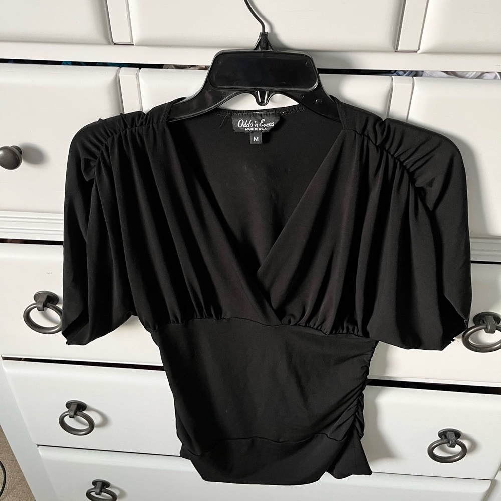 Size medium black top!